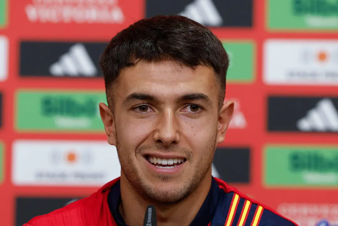 El centrocampista de la selecci&oacute;n espa&ntilde;ola Mart&iacute;n Zubimendi, durante la rueda de prensa en la localidad alemana de Donaueschingen, donde el combinado se prepara para su segundo compromiso en el torneo, en Gelsenkirchen contra ltalia. EFE/ J.J. Guill&eacute;n