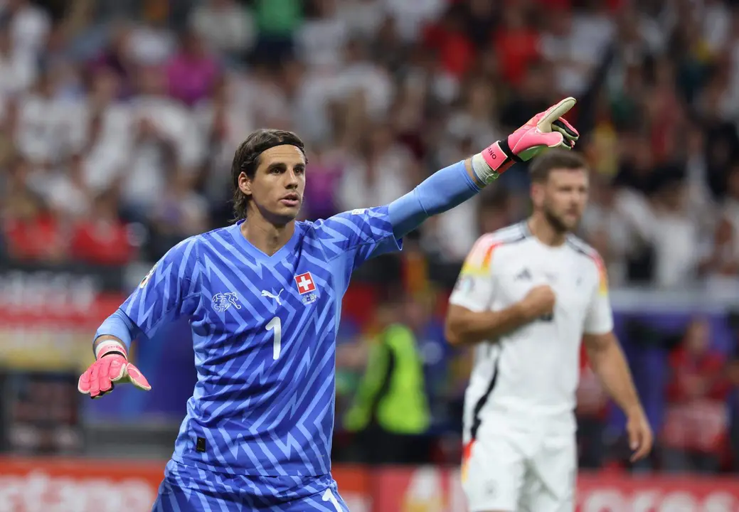 El meta suizo Yann Sommer, durante el partido del grupo A que han jugado Suiza y Alemania en Fr&aacute;nkfort, AlemaniaEFE/EPA/CHRISTOPHER NEUNDORF